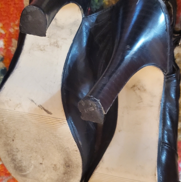 3 pair of heels. - Picture 4 of 8